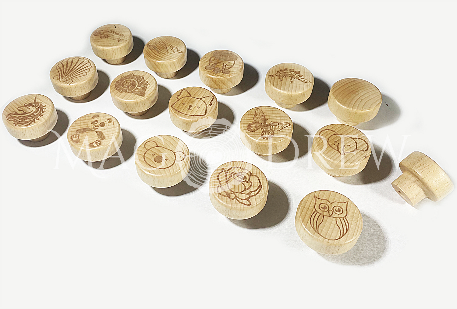 121 <br/><br/>Uchwyty meblowe, gałki meblowe drewniane