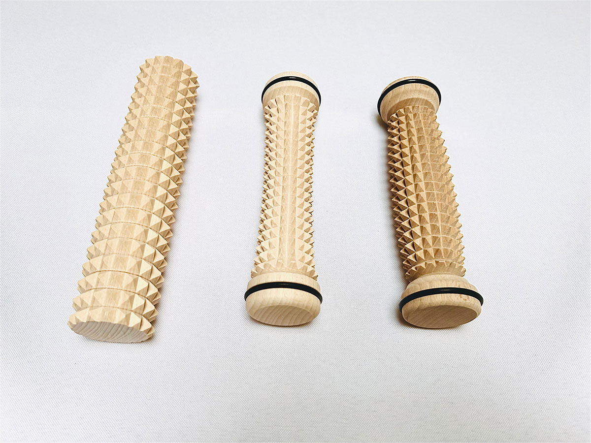 128 <br><br>drewniane masażery